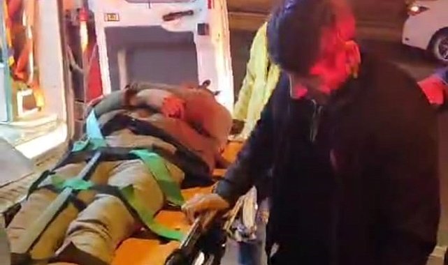 Ağır hasarlı binanın 1&#039;inci katından düşen şahıs yaralandı