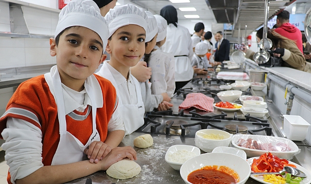 Ağrı'da kırsaldaki öğrenciler mutfakta pizza yapmayı öğreniyor
