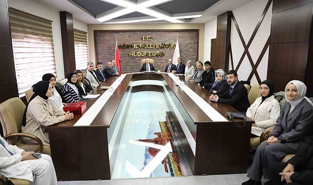 Ağrı Milli Eğitim Müdürü Kökrek, TÜBİTAK Yarışmasında dereceye giren gençleri ödüllendirdi