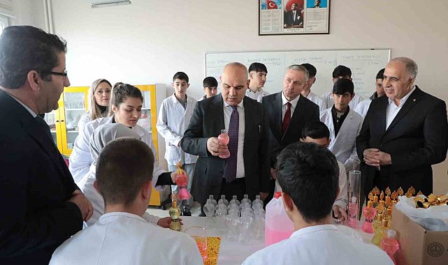 Ağrı Valisi Koç, TOBB Mesleki ve Teknik Anadolu Lisesini ziyaret etti