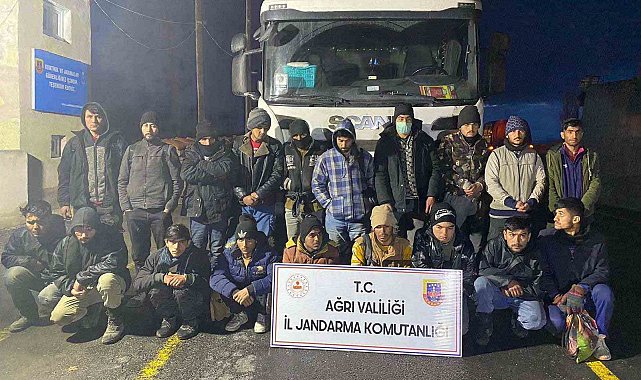 Ağrı'da 19 kaçak göçmen yakalandı