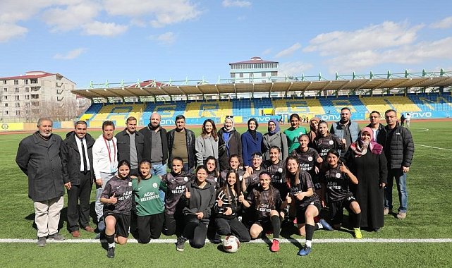 Ağrı'da Aile ve Sosyal Politikalar Kız Futbol Takımı 76 Iğdır Spor'u yendi
