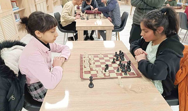 Ağrı'da pansiyonlu okullar satranç turnuvası heyecanı