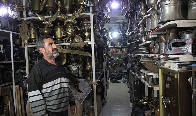 Antika tutkunu esnaf, biriktirdiği yüz binlerce eser ile müze açmak istiyor