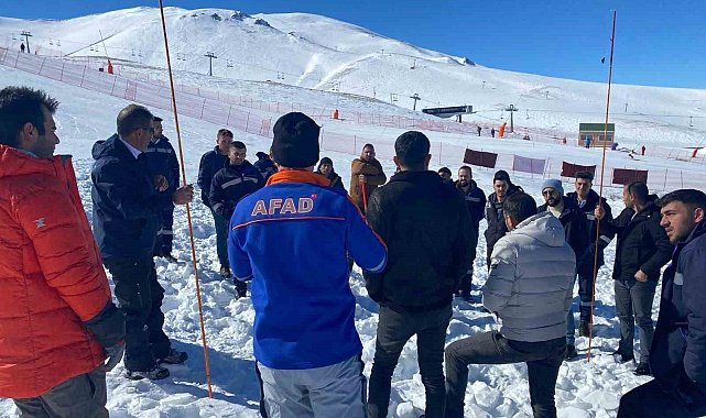 Aras'tan çığda arama ve kurtarma eğitimi