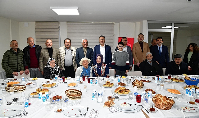 Ardahan Valisi Hayrettin Çiçek, huzurevi sakinleriyle iftar yaptı