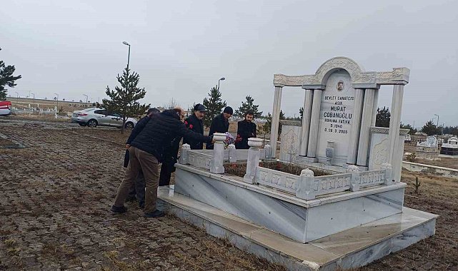 Aşık Murat Çobanoğlu Kars'taki mezarı başında anıldı