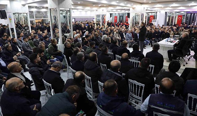 Bakan Bayraktar İliç halkıyla bir araya geldi