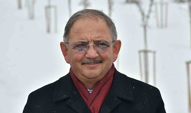 Bakan Özhaseki, Ardahan'da millet bahçesinde incelemelerde bulundu