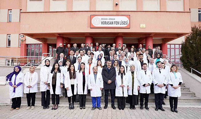 Bakan Tekin Erzurum'da öğretmen ve öğrencilerle buluştu