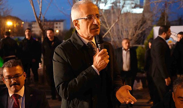 Bakan Uraloğlu Iğdır'da esnafı ziyaret etti, vatandaşlarla iftar yaptı