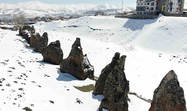 Beyaza bürünen "Nemrut'un Develeri" görsel şölen oluşturdu