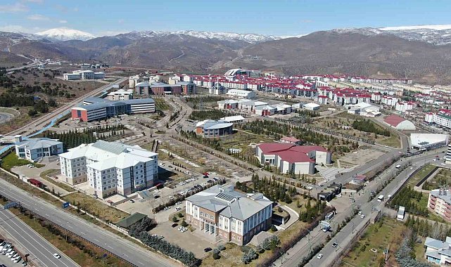 Rektör İbrahim Çapak: ''Üniversitemiz kendi emsalleri arasında bir numara"