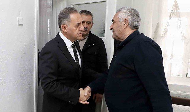 Bingöl Valisi Usta, şehit polisin ailesine başsağlığı dileklerini sundu