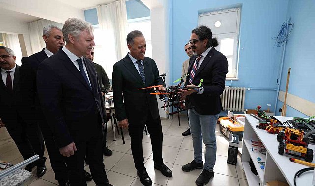 Bingöl Valisi Usta, STEM merkezini ziyaret etti