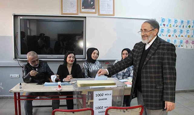 Bingöl'de oy kullanma işlemi başladı