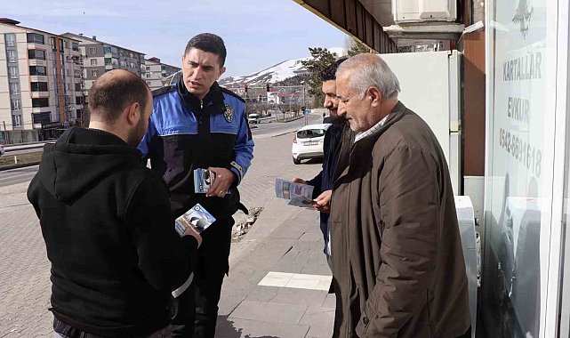 Bitlis'te emniyet görevlilerince vatandaşlar dolandırıcılık hakkında bilgilendirildi