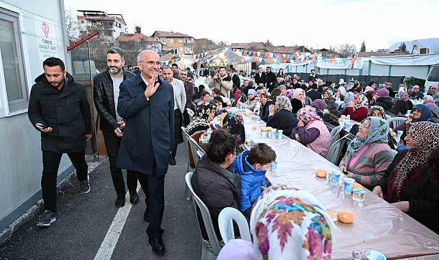 Büyükşehir Adayı Sami Er, depremzedelerle iftar yaptı