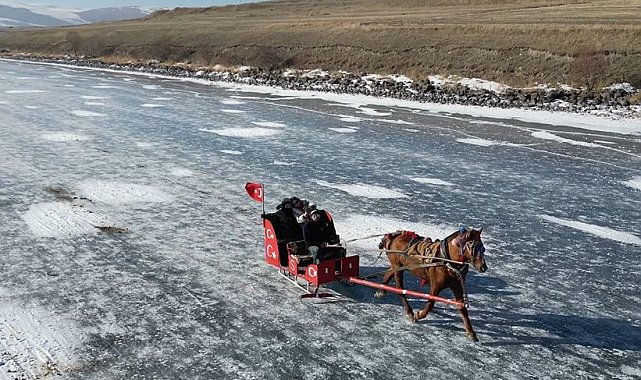 Çıldır Gölü'nde renkli görüntüler