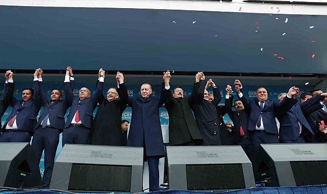 Cumhurbaşkanı Erdoğan: "Türkiye bugüne kadar ne çektiyse zübük siyasetçi tiplerinden çekmiştir"