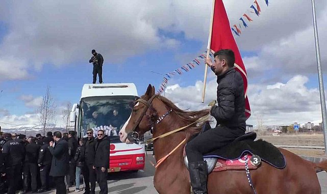 Cumhurbaşkanı Erdoğan'a Erzurum'da yoğun ilgi