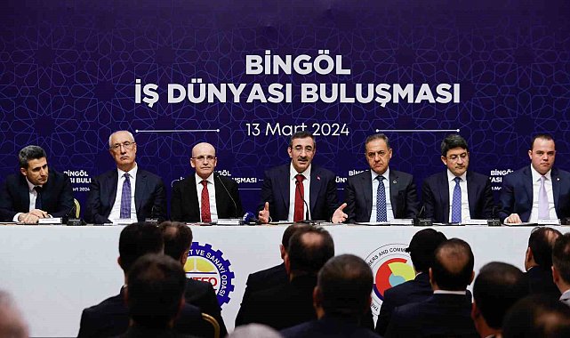 Cumhurbaşkanı Yardımcısı Yılmaz ve Bakan Şimşek, iş insanlarıyla bir araya geldi