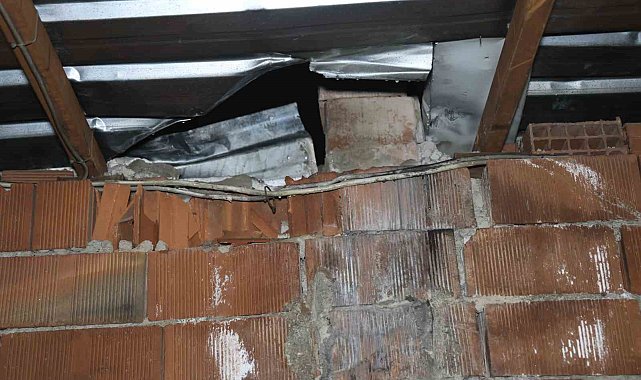 Dükkana girerek başına silah dayayan şahıs 48 bin TL'lik zarar verdi: 7 saattir polise direniyor