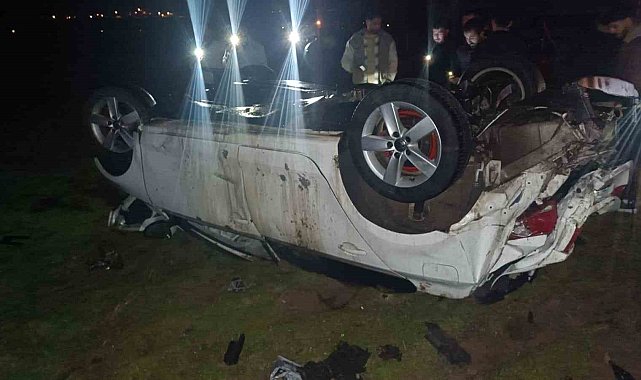 Elazığ&#039;da otomobil takla attı: 2 yaralı