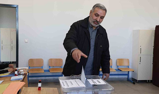 Elazığ'da oy kullanma işlemleri başladı