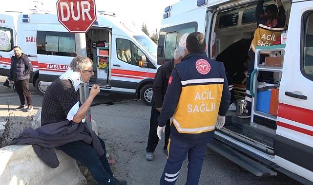 Elazığ'da pikap kamyonun altına girdi: 3 yaralı