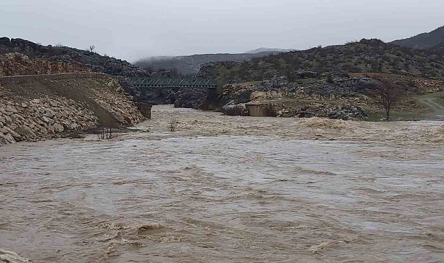 Elazığ'da sağanak yağış sonrası dereler coştu