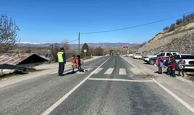 Elazığ'da vatandaşlara trafik eğitimi verildi