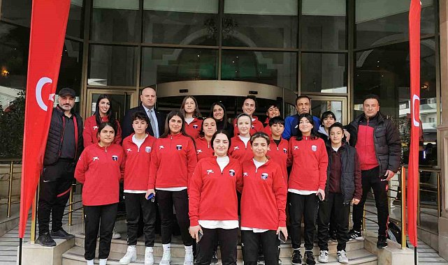 Elite World Van Otel kadın futbolcuları ağırladı
