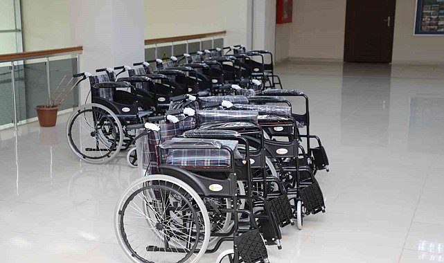 Erciş Belediyesinden 20 kişiye tekerlekli sandalye desteği