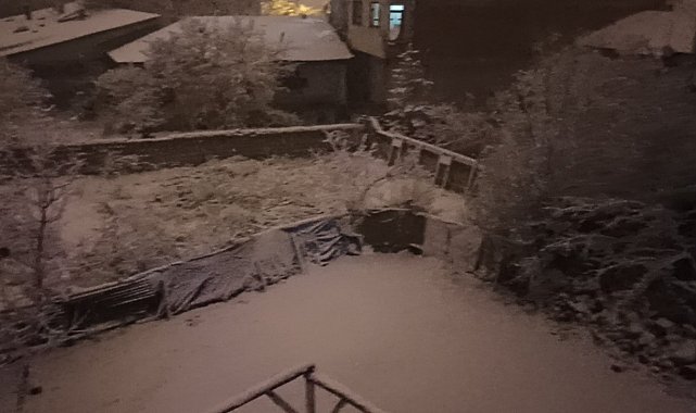 Erciş'te Mart ayında kar yağışı