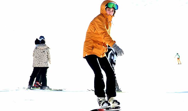 Ergan Dağı Kayak Merkezi'nde kayak sezonu sürüyor