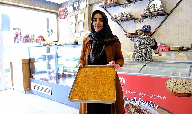 Erzincan'da iftar sofralarının vazgeçilmez lezzeti: "Kesme kadayıf tatlısı"