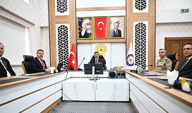 Erzurum Valisi'nden dilenci uyarısı: "İhtiyacı olan bizlere gelsin"