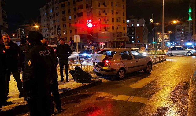 Erzurum'da buzlanma ve kar yağışı kazalara neden oldu