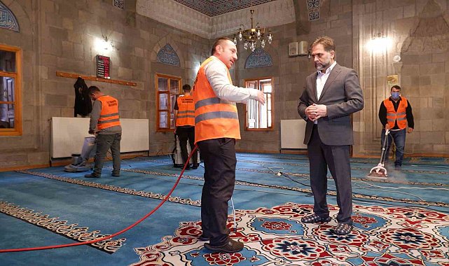 Erzurum'da camilerde Ramazan temizliği