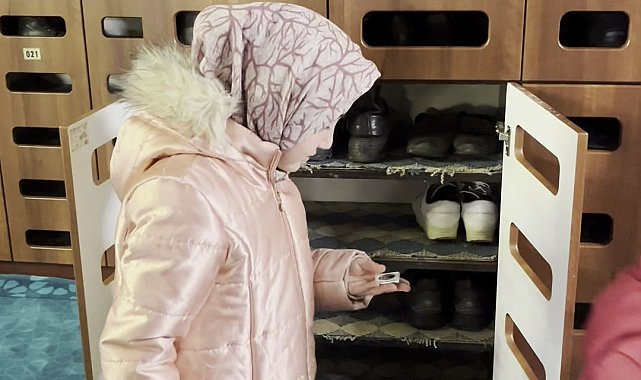 Erzurum'da çocuklara teravihte çikolata sürprizi