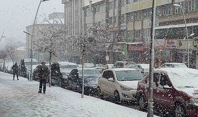 Erzurum'da kar yağışı etkili oluyor, 147 köy yolu ulaşıma kapalı