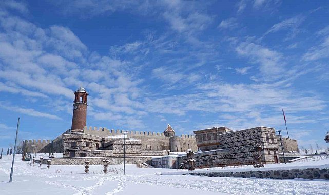 Erzurum'da pazara kadar yağış var