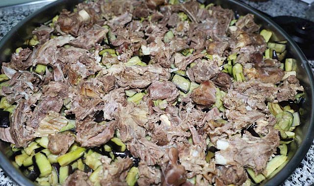 Gönüllü annelerin ellerinde pişen yemekler ihtiyaç sahiplerine ulaştırılıyor