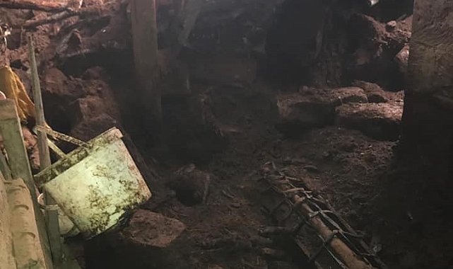 Güroymak&#039;ta ağıl çöktü, 20 hayvan telef oldu