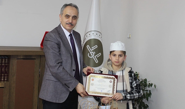 Hafızlar belgelerini aldı