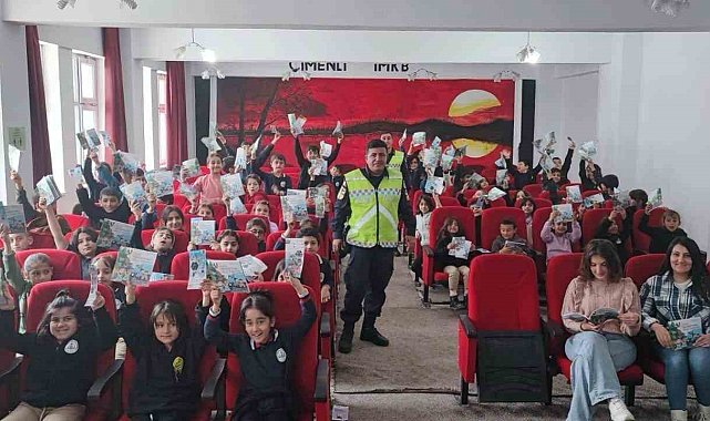 Hakkari Jandarmasından öğrencilere trafik eğitimi