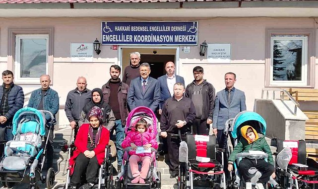 Hakkari'de bedensel engellilere sandalye desteği