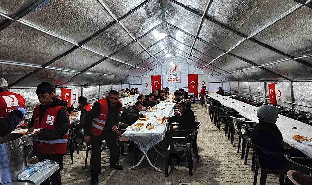 Hakkari'de iftar çadırı kuruldu