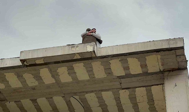İntihar girişiminde bulunan şahsa çocuktan dikkat çeken öğüt: ''Niye atlıyorsun, orada yanacaksın''